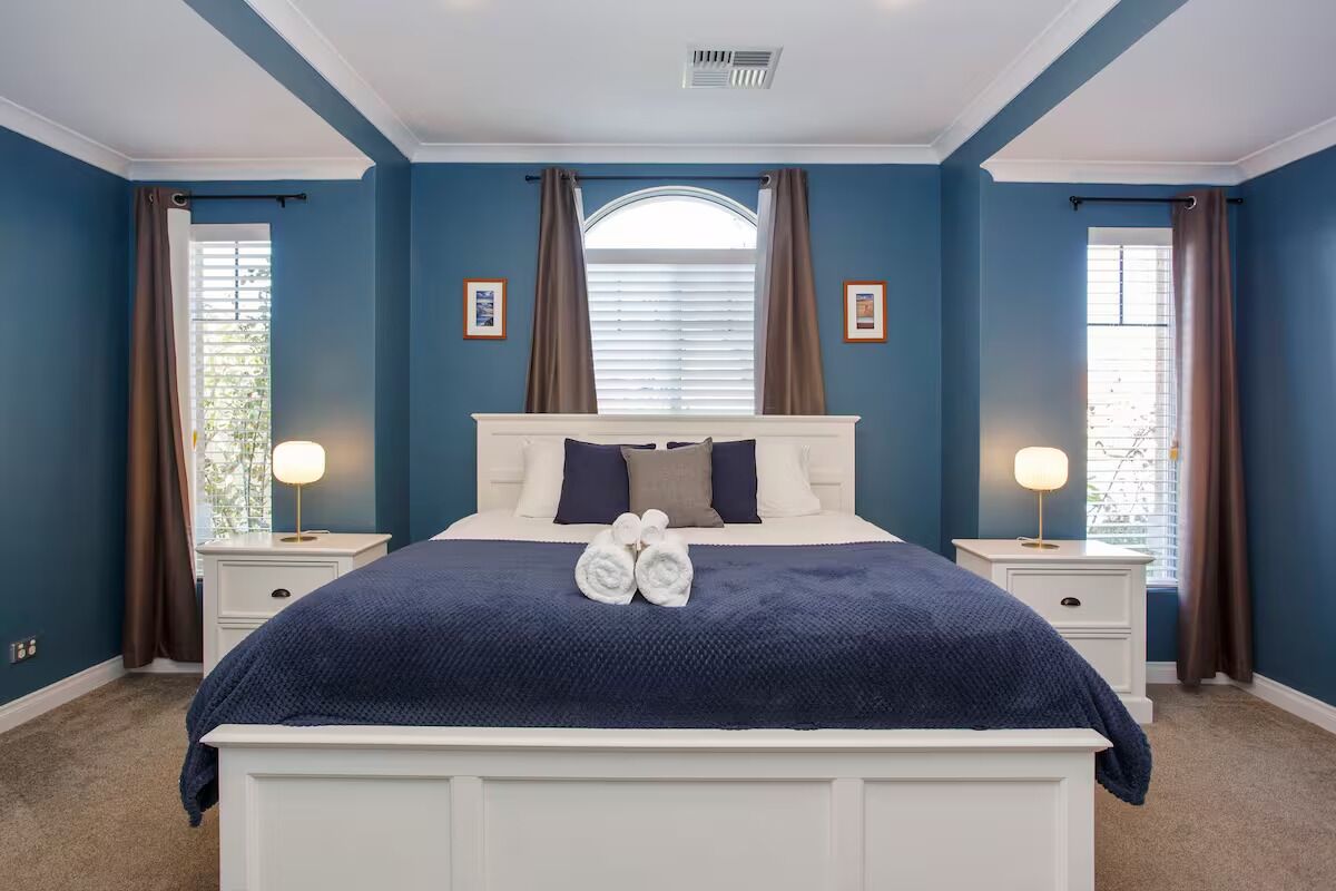 4 bedrooms, desk, iron/ironing board, free WiFi