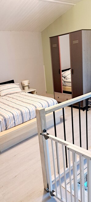 2 bedrooms, iron/ironing board, free WiFi, bed sheets