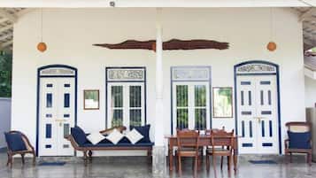 Standard Double Room | Living area