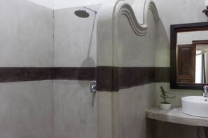 Deluxe Double Room, 1 Queen Bed, Air conditioning, Garden View | Bathroom - Vibration Villas (Unawatuna)