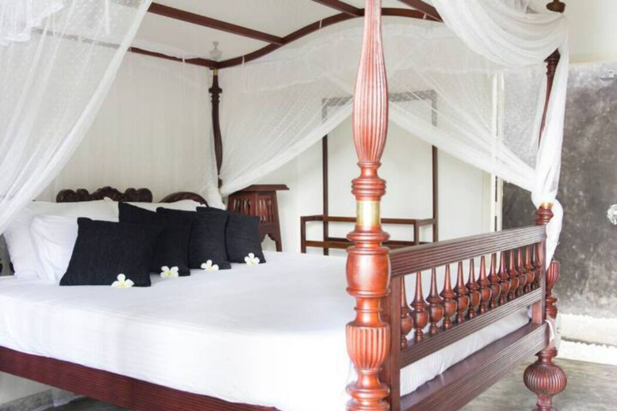 Kamar Double Standar | Ruang kerja ramah laptop dan Wi-Fi gratis