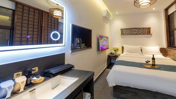 Signature Double Room | Soundproofing, free WiFi