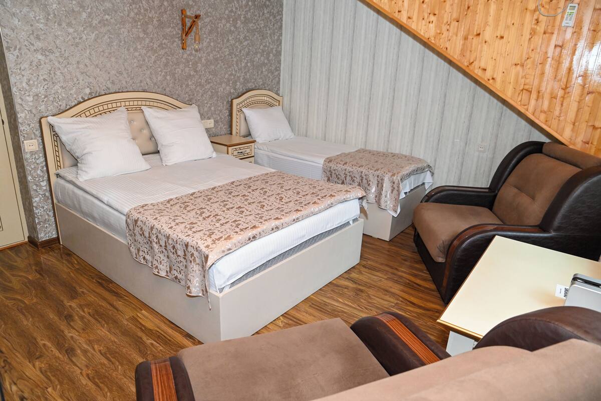 Kamar Triple Klasik | 1 kamar tidur, tirai kedap cahaya, kedap suara, dan setrika/meja setrika