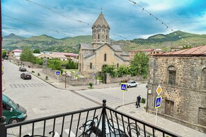 Luxury Suite | Blackout drapes, soundproofing, iron/ironing board, free WiFi - Har-Mar Hotel (Goris)