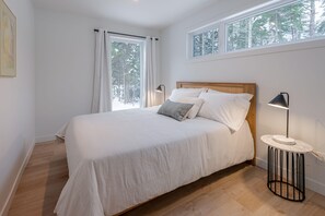 5 makuuhuonetta, silitysrauta/-lauta, vauvan matkasänky, Wi-Fi