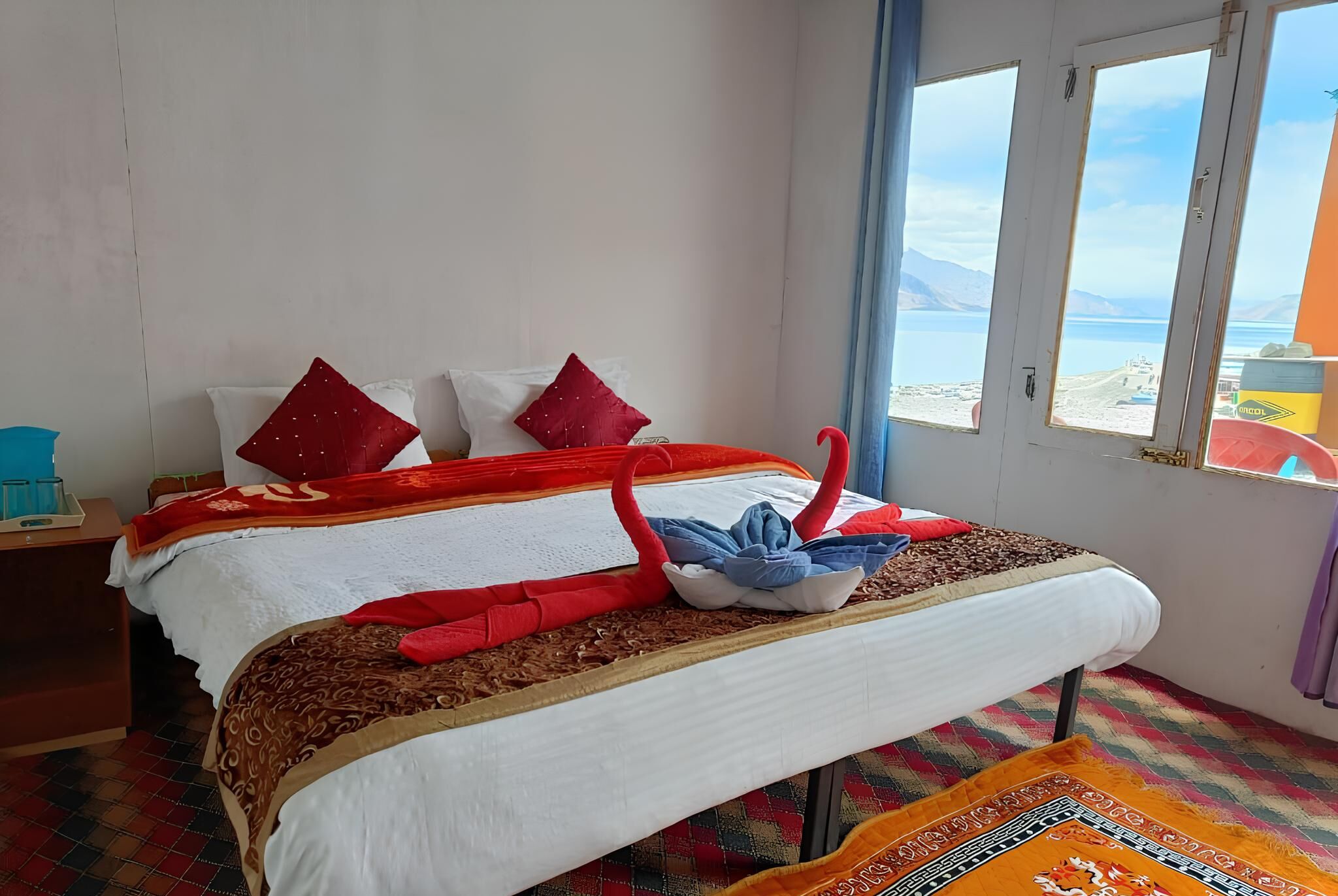 Kamar Deluks, pemandangan danau | Kedap suara dan seprai linen