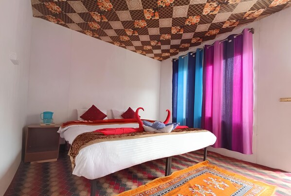 Deluxe Room, Lake View | Soundproofing, bed sheets - Blue Chill Cottage Pangong (Leh)