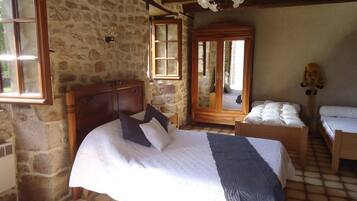 2 chambres, fer et planche Ă repasser