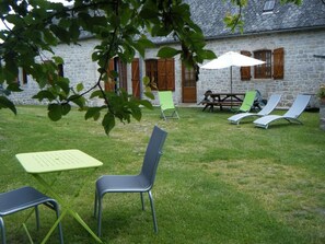 Outdoor dining - Maison de Campagne (Saint-Martial-de-Gimel)