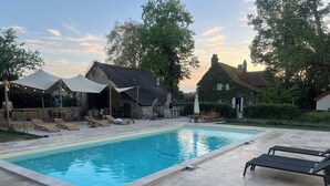 Outdoor pool, a heated pool - Maison & Pool in the Bourgogne (Saint-Nizier-sur-Arroux)