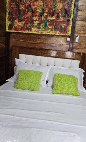 Chalet en bois confortable et bien équipé à cinq minutes de la plage, Kribi.