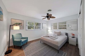 3 bedrooms, desk, iron/ironing board, travel crib