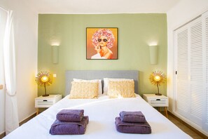 2 bedrooms, in-room safe, iron/ironing board, free WiFi