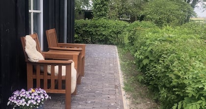 NEW:Cozy Apartment on the Water in Jorwert, just a stone's throw from Leeuwarden