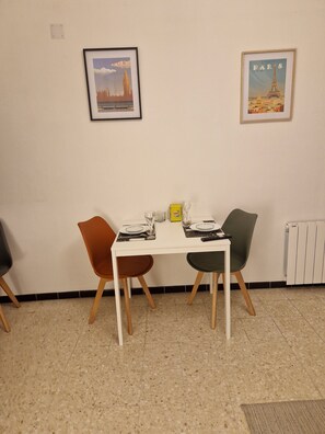 Dining - Appartement 4 Personnes (Avignon)