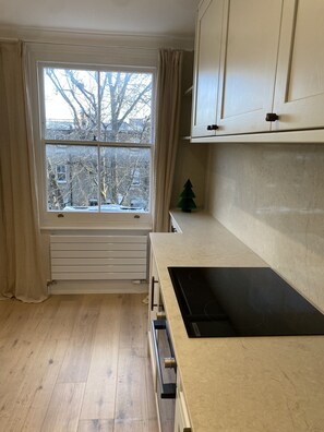 Private kitchen - Lovely newly refurbished 2 bedrooms central flat - 4min from Earl's Court tube (London)
