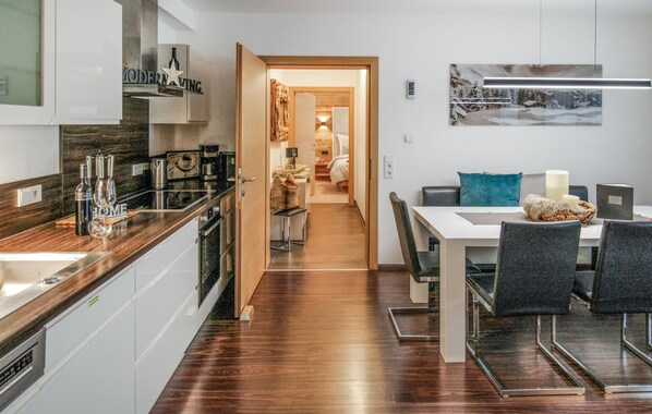 Fridge, oven, dishwasher, coffee/tea maker