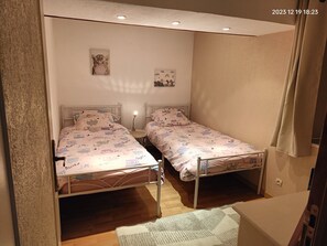 1 soverom, reiseseng for barn, wi-fi og sengetøy