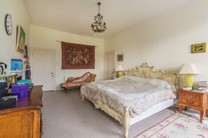 6 bedrooms, iron/ironing board, WiFi, bed sheets - Georgian Mansion Central Bath Grade II listed  (Bath)