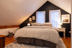 4 bedrooms, desk, iron/ironing board, free WiFi