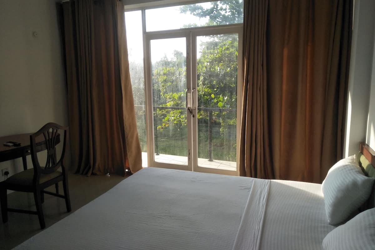 Economy Room | 1 bedroom, desk, iron/ironing board, free WiFi