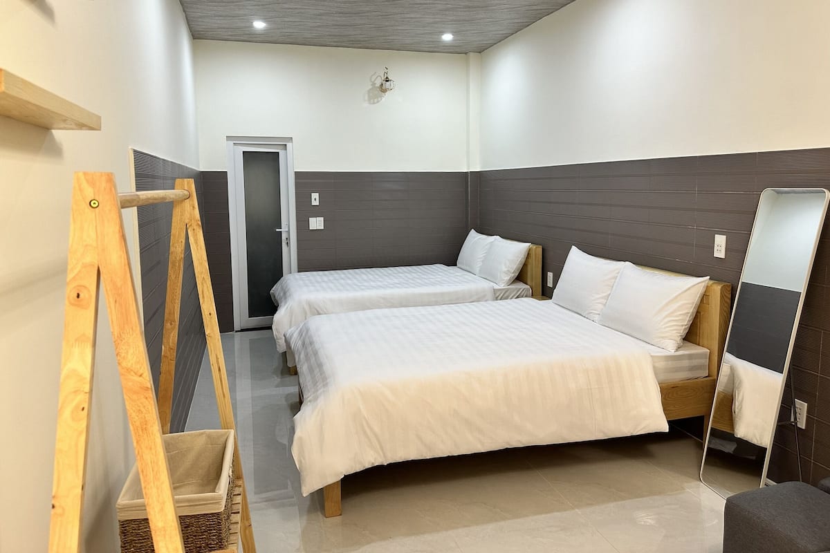 Habitación cuádruple panorámica | Tabla de planchar con plancha y wifi gratis