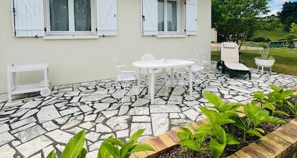 Maison aux Confins du Maine , de Lanjou et de la Touraine