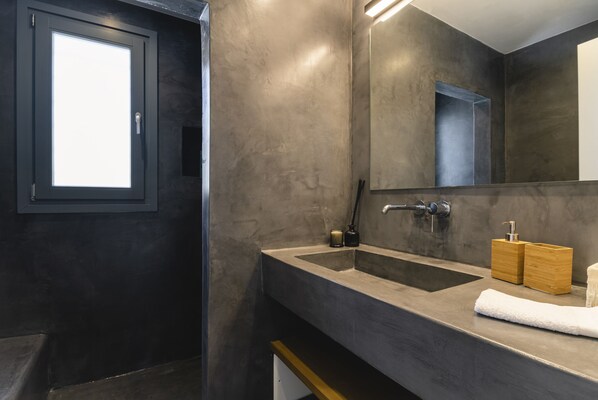 A modern bathroom with a large mirror, a sink, and a window. - Villa Vesper Paros Golden beach (Paros)