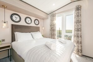 3 slaapkamers, een strijkplank/strijkijzer, gratis wifi, beddengoed