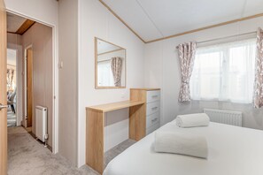 2 slaapkamers, een strijkplank/strijkijzer, gratis wifi, beddengoed