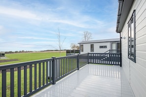 Terrace/patio - Lodge No 82 | Stewart's Resort Cameron (Cameron)