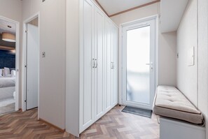 2 bedrooms, iron/ironing board, free WiFi, bed sheets - Lodge No 82 | Stewart's Resort Cameron (Cameron)