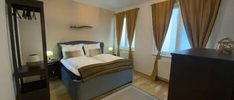 2 chambres, fer et planche à repasser, Wi-Fi, draps fournis