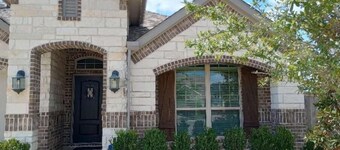 Cozy House in Richmond, Modern Amenities, Pet-Friendly, Community Pool and Gym!