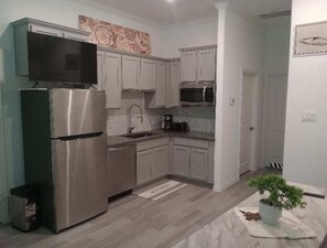 Kylskåp, ugn och spishäll