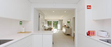 冰箱、微波炉、烤箱、洗碗机