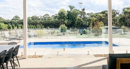 Seaside Country Retreat w/magnesium pool and red brick fire place