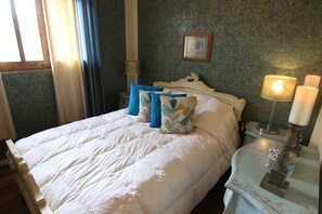 Senger med overmadrass, wi-fi (inkludert) og sengetøy