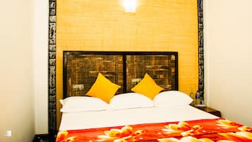 Tabla de planchar con plancha, wifi gratis y ropa de cama