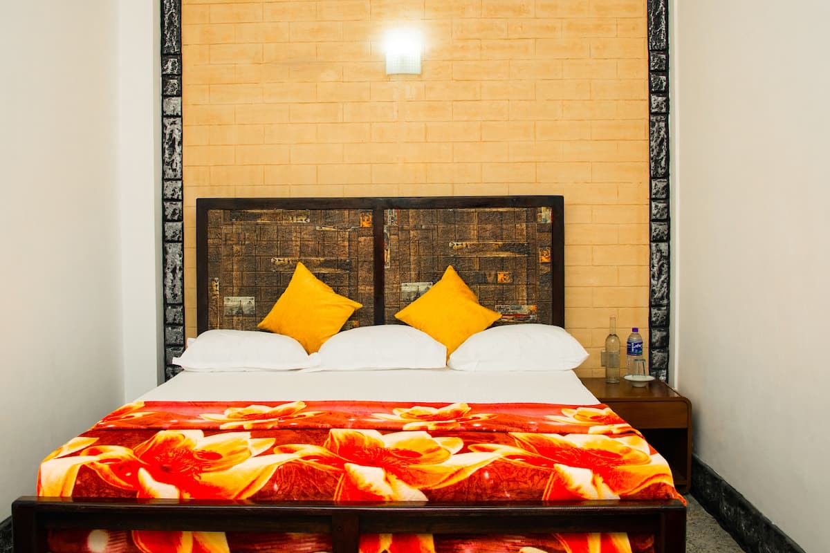 Habitación triple Confort | Tabla de planchar con plancha, wifi gratis, ropa de cama