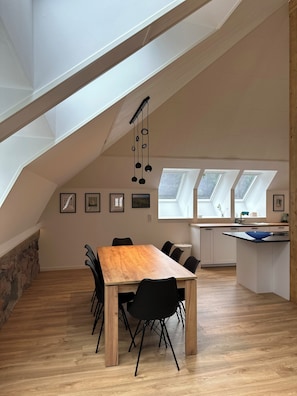 Dining - Moderner Wohncomfort in neu Renovierten Historischen Anwesen Mitten in der Natur (Moholm)