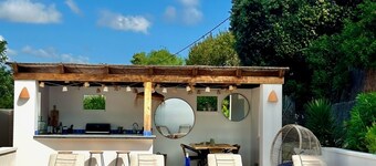Family home with private pool located in El Tosalet, 2km from the beach