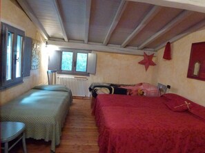 2 bedrooms, WiFi - Rustico in the nature, with view (Prati della Ciocca)