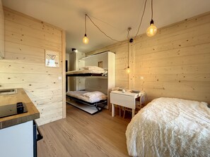 1 quarto, Wi-Fi de cortesia, roupa de cama