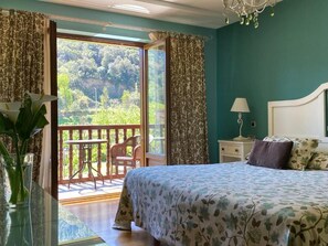 Superior Room | In-room safe, desk, WiFi (free), bed sheets - Hotel Finca Malvasia (Cabezon de Liebana)