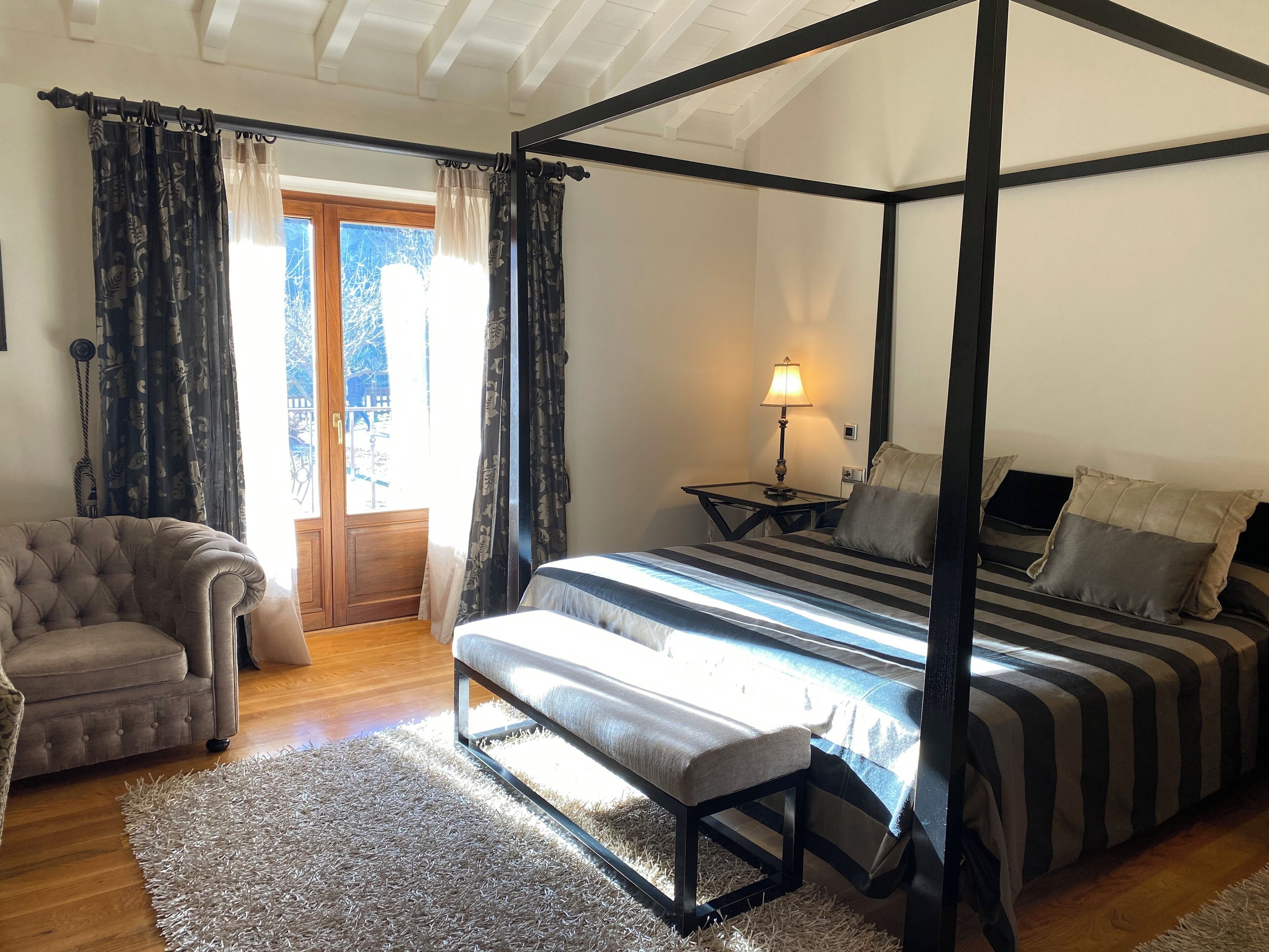 Deluxe Suite | In-room safe, desk, free WiFi, bed sheets