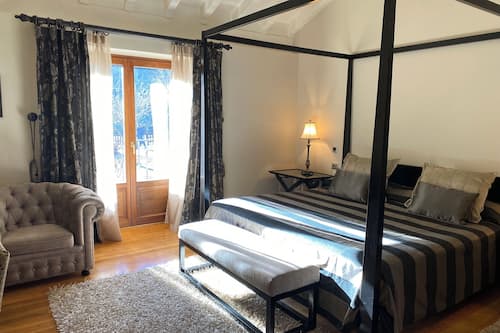 Suite Deluxe | Caixa forta a l'habitació, escriptori, wifi gratuïta i roba de llit