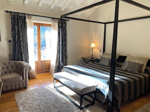 Caja de seguridad en la habitación, escritorio y wifi gratis