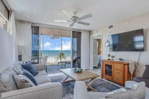 Condo, 2 Bedrooms | Living area