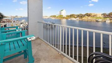 Condo, 2 Bedrooms | Property grounds
